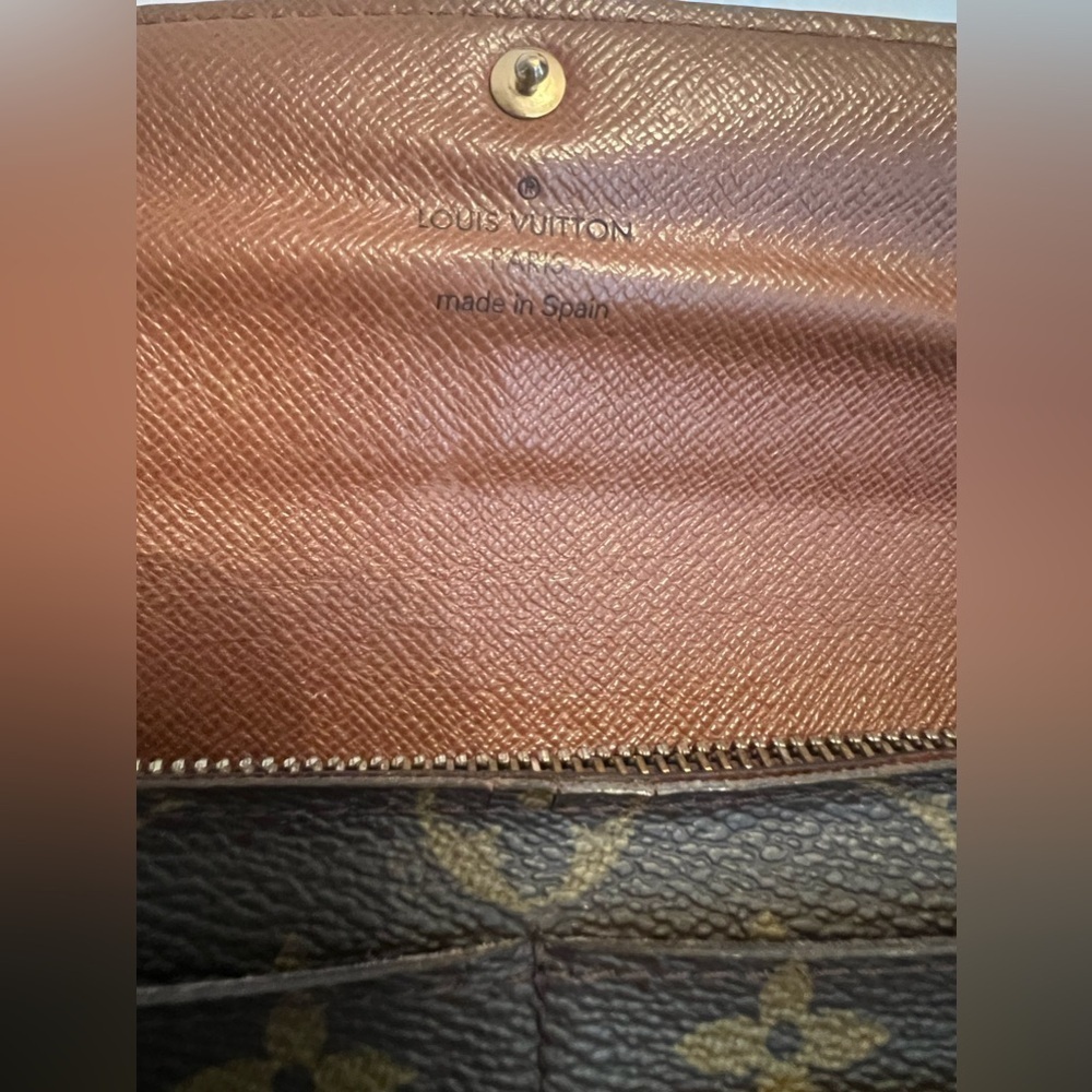 Authentic Louis Vuitton Sarah Monogram Wallet - Picture 7 of 15